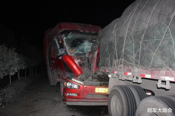 智股策略 安全上路请远离大货车, 不要拿生命跟它们开玩笑!